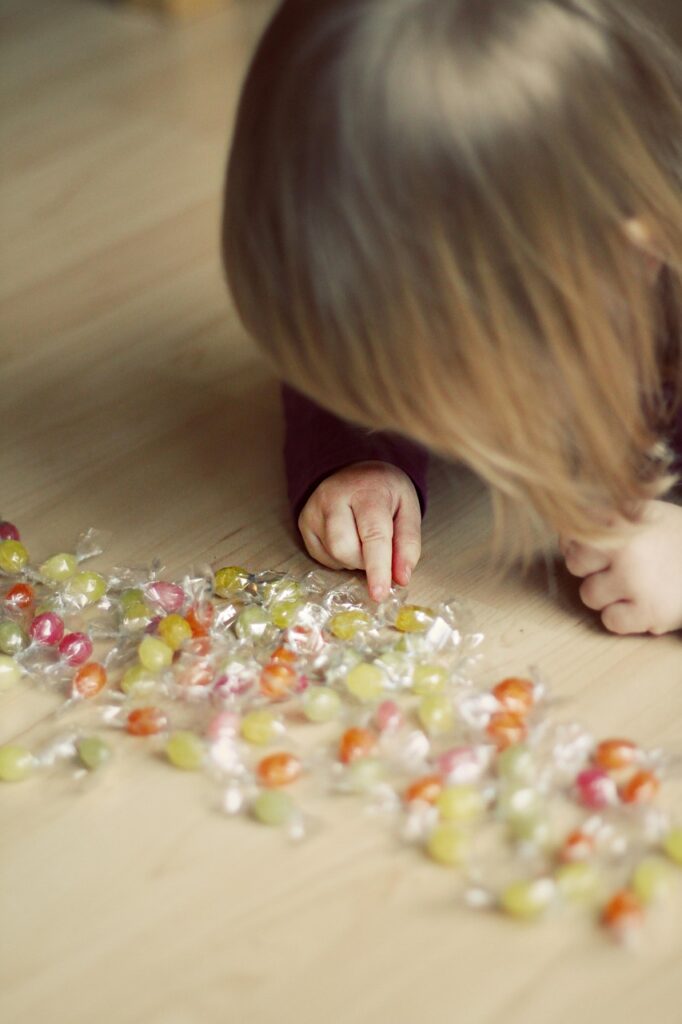 count, sweets, child, girl, to play, fun, pleasure, multicoloured, nibble, choose, select, count, count, count, count, count, choose, choose, choose, choose, select, select, select, select